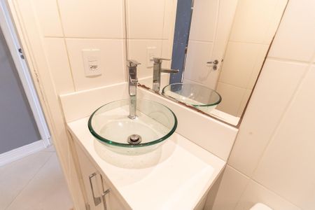 Apartamento à venda com 74m², 3 quartos e 2 vagas Apartamento à venda com 74m², 3 quartos e 2 vagasBanheiro Social
