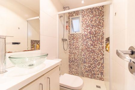 Apartamento à venda com 74m², 3 quartos e 2 vagas Apartamento à venda com 74m², 3 quartos e 2 vagasBanheiro Social