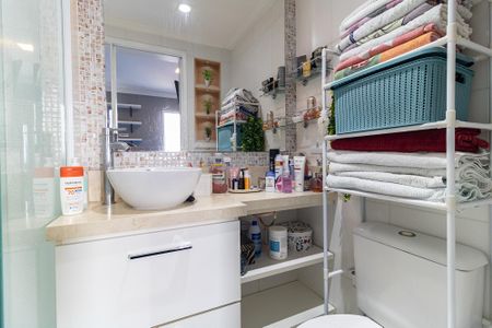 Apartamento à venda com 74m², 3 quartos e 2 vagas Apartamento à venda com 74m², 3 quartos e 2 vagasBanheiro da Suíte