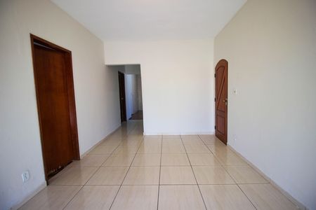 Casa para alugar com 140m², 3 quartos e 4 vagas Casa para alugar com 140m², 3 quartos e 4 vagasSala