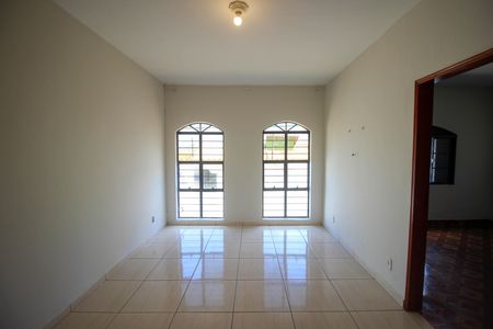 Casa para alugar com 140m², 3 quartos e 4 vagas Casa para alugar com 140m², 3 quartos e 4 vagasSala