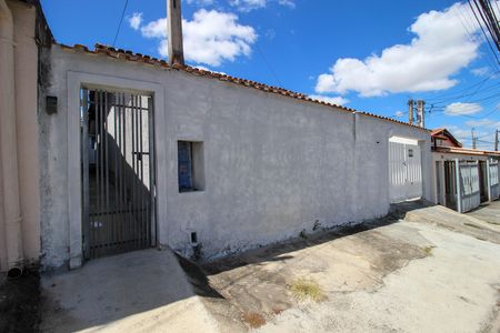 Casa para alugar com 140m², 3 quartos e 4 vagas Casa para alugar com 140m², 3 quartos e 4 vagasFachada