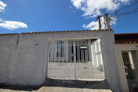 Casa para alugar com 140m², 3 quartos e 4 vagasFachada
