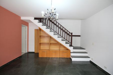 Casa à venda com 100m², 3 quartos e 2 vagasSala