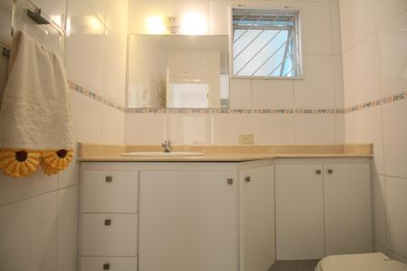 Casa à venda com 100m², 3 quartos e 2 vagasBanheiro