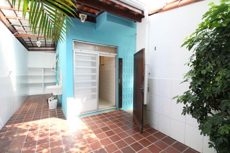 Casa à venda com 100m², 3 quartos e 2 vagasQuintal