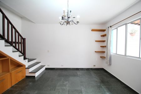 Casa à venda com 100m², 3 quartos e 2 vagasSala