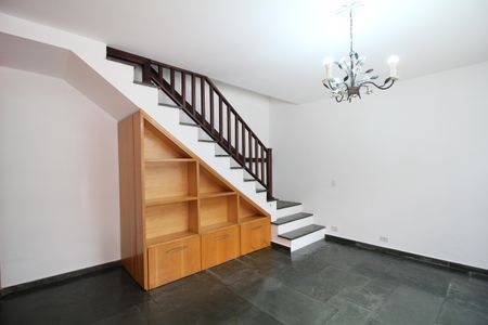 Casa à venda com 100m², 3 quartos e 2 vagasSala