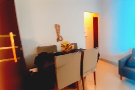 Casa de condomínio para alugar com 110m², 2 quartos e 3 vagasSala