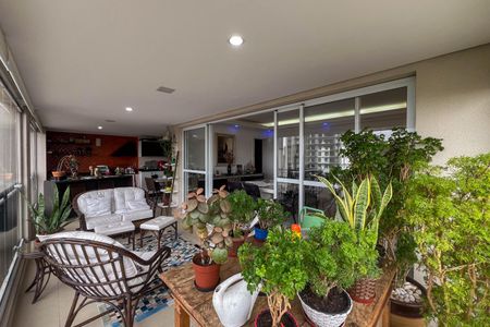 Apartamento para alugar com 173m², 4 quartos e 3 vagas Apartamento para alugar com 173m², 4 quartos e 3 vagasVaranda