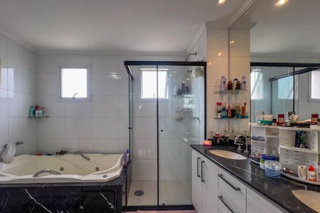 Apartamento para alugar com 173m², 4 quartos e 3 vagas Apartamento para alugar com 173m², 4 quartos e 3 vagasBanheiro do quarto 1