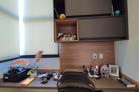 Casa de condomínio à venda com 301m², 4 quartos e 4 vagasEscritório