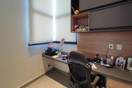 Casa de condomínio à venda com 301m², 4 quartos e 4 vagasEscritório