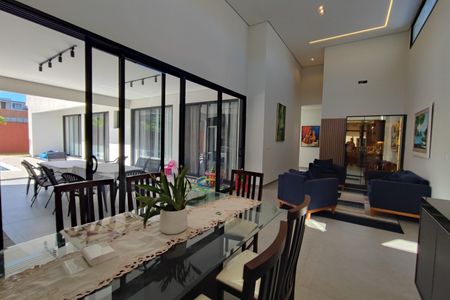 Casa de condomínio à venda com 301m², 4 quartos e 4 vagasSala de Jantar