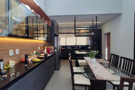 Casa de condomínio à venda com 301m², 4 quartos e 4 vagasSala de Jantar