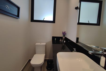 Casa de condomínio à venda com 301m², 4 quartos e 4 vagasLavabo