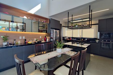 Casa de condomínio à venda com 301m², 4 quartos e 4 vagasSala de Jantar
