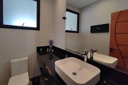 Casa de condomínio à venda com 301m², 4 quartos e 4 vagasLavabo