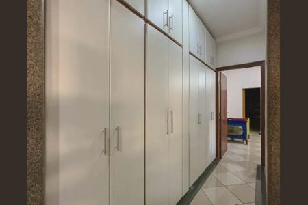 Casa à venda com 263m², 3 quartos e 3 vagasCloset