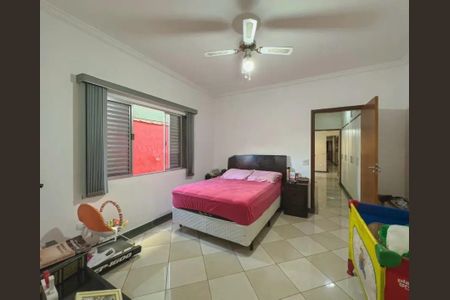 Casa à venda com 263m², 3 quartos e 3 vagasQuarto