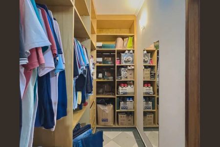 Casa à venda com 263m², 3 quartos e 3 vagasCloset