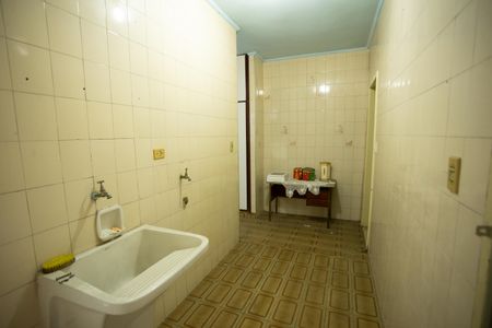 Casa à venda com 125m², 8 quartos e 1 vagaÁREA DE SERVIÇO