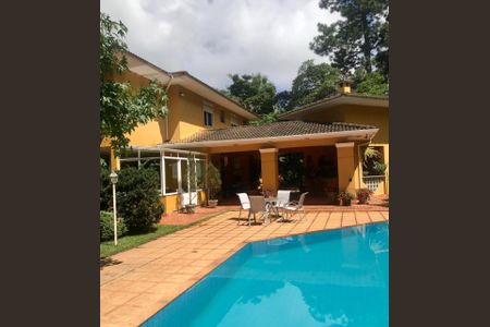 Casa à venda com 570m², 4 quartos e 4 vagasFachada
