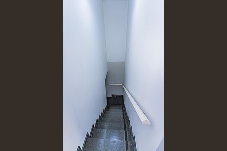 Casa à venda com 160m², 3 quartos e 2 vagasEscada