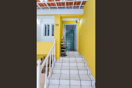 Casa à venda com 160m², 3 quartos e 2 vagasEscada