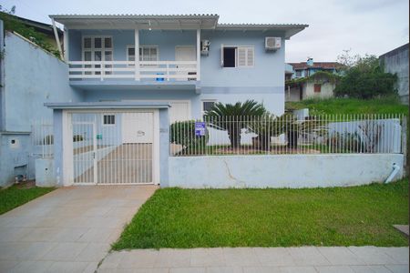 Casa à venda com 197m², 3 quartos e 2 vagasFachada e Placa