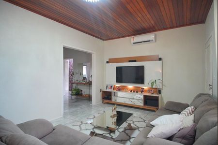 Casa à venda com 197m², 3 quartos e 2 vagasSala