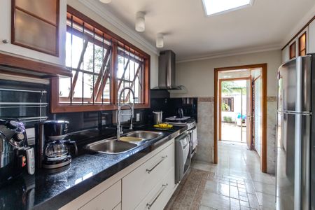 Casa à venda com 290m², 3 quartos e 2 vagas Casa à venda com 290m², 3 quartos e 2 vagasCozinha