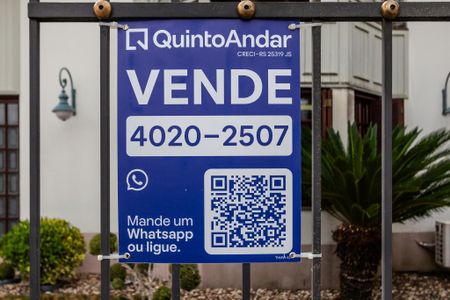 Casa à venda com 290m², 3 quartos e 2 vagas Casa à venda com 290m², 3 quartos e 2 vagasPlaquinha