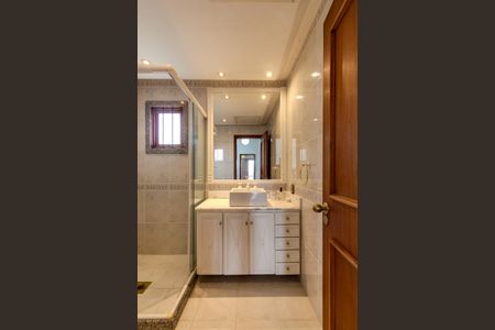 Casa à venda com 290m², 3 quartos e 2 vagas Casa à venda com 290m², 3 quartos e 2 vagasBanheiro Social