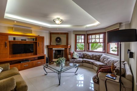 Casa à venda com 290m², 3 quartos e 2 vagas Casa à venda com 290m², 3 quartos e 2 vagasSala de TV