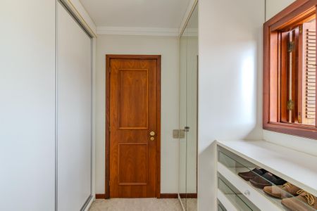 Casa à venda com 290m², 3 quartos e 2 vagas Casa à venda com 290m², 3 quartos e 2 vagasCloset Suíte