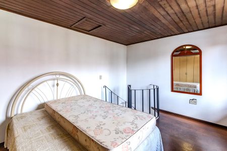 Casa à venda com 290m², 3 quartos e 2 vagas Casa à venda com 290m², 3 quartos e 2 vagasQuarto de Serviço