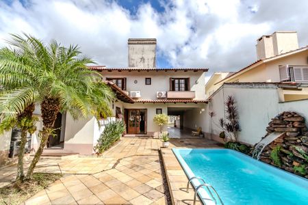 Casa à venda com 290m², 3 quartos e 2 vagas Casa à venda com 290m², 3 quartos e 2 vagasPiscina