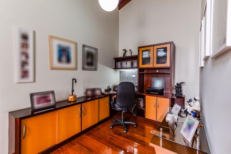 Casa à venda com 290m², 3 quartos e 2 vagas Casa à venda com 290m², 3 quartos e 2 vagasEscritório