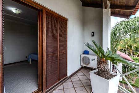 Casa à venda com 290m², 3 quartos e 2 vagas Casa à venda com 290m², 3 quartos e 2 vagasSuíte Varanda