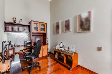 Casa à venda com 290m², 3 quartos e 2 vagas Casa à venda com 290m², 3 quartos e 2 vagasEscritório