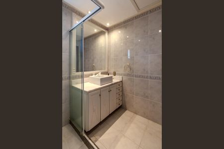 Casa à venda com 290m², 3 quartos e 2 vagas Casa à venda com 290m², 3 quartos e 2 vagasBanheiro Social