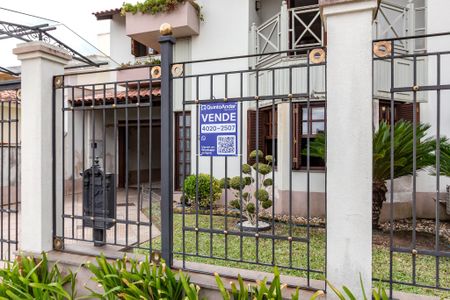 Casa à venda com 290m², 3 quartos e 2 vagas Casa à venda com 290m², 3 quartos e 2 vagasPlaquinha