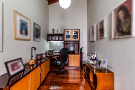 Casa à venda com 290m², 3 quartos e 2 vagas Casa à venda com 290m², 3 quartos e 2 vagasEscritório