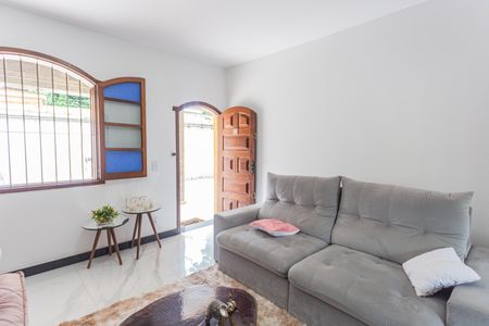 Casa à venda com 300m², 4 quartos e 4 vagas Casa à venda com 300m², 4 quartos e 4 vagasSala