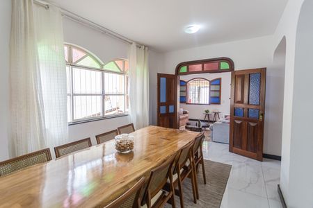 Casa à venda com 300m², 4 quartos e 4 vagas Casa à venda com 300m², 4 quartos e 4 vagasSala 2