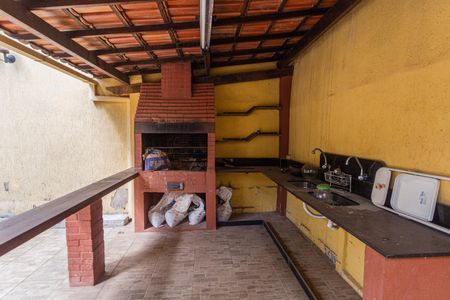 Casa à venda com 300m², 4 quartos e 4 vagas Casa à venda com 300m², 4 quartos e 4 vagasQuintal/Churrasqueira