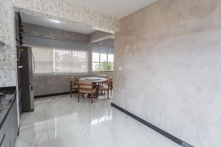 Casa à venda com 300m², 4 quartos e 4 vagas Casa à venda com 300m², 4 quartos e 4 vagasCozinha