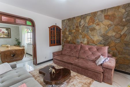 Casa à venda com 300m², 4 quartos e 4 vagas Casa à venda com 300m², 4 quartos e 4 vagasSala