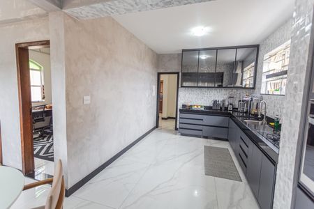 Casa à venda com 300m², 4 quartos e 4 vagas Casa à venda com 300m², 4 quartos e 4 vagasCozinha